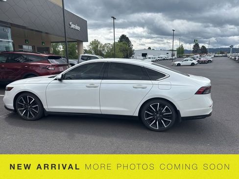 Used 2024 Honda Accord Touring image 9