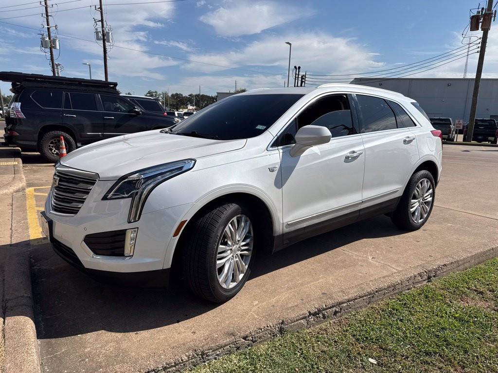 Used 2017 Cadillac XT5 Premium Luxury FWD image 2