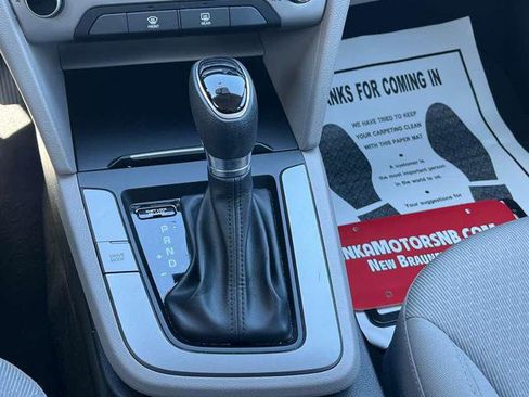 Used 2018 Hyundai Elantra SE w/ SE Connectivity Package 04 image 19