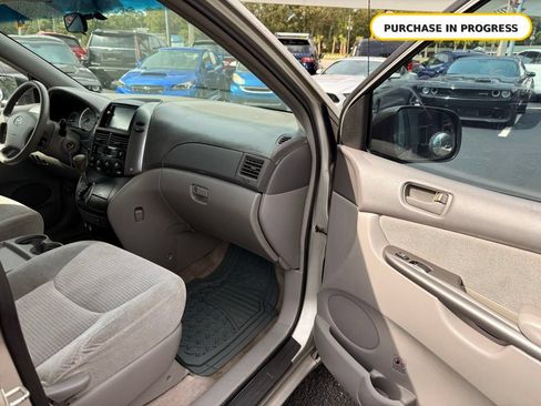 Used 2009 Toyota Sienna CE FWD image 24