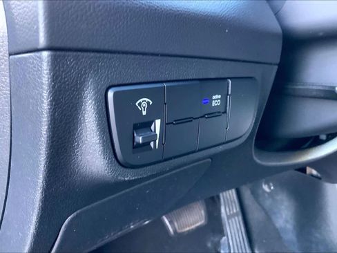 Used 2013 Hyundai Veloster w/Gray Int image 31