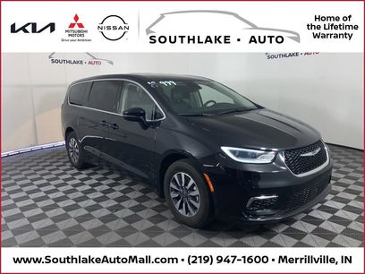 Used 2024 Chrysler Pacifica Select