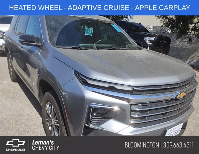 Used 2025 Chevrolet Traverse LT FWD image 1