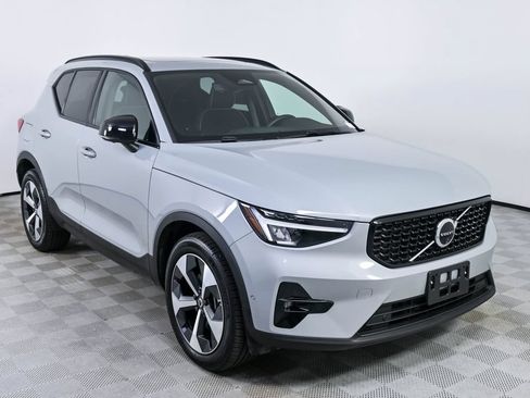 Certified 2025 Volvo XC40 B5 Plus AWD/4WD image 26