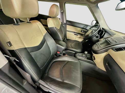 Used 2013 Kia Soul ! w/ Premium Pkg FWD image 30