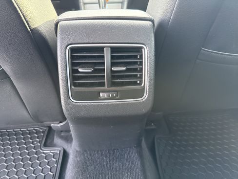 Used 2013 Volkswagen Passat TDI SE image 26