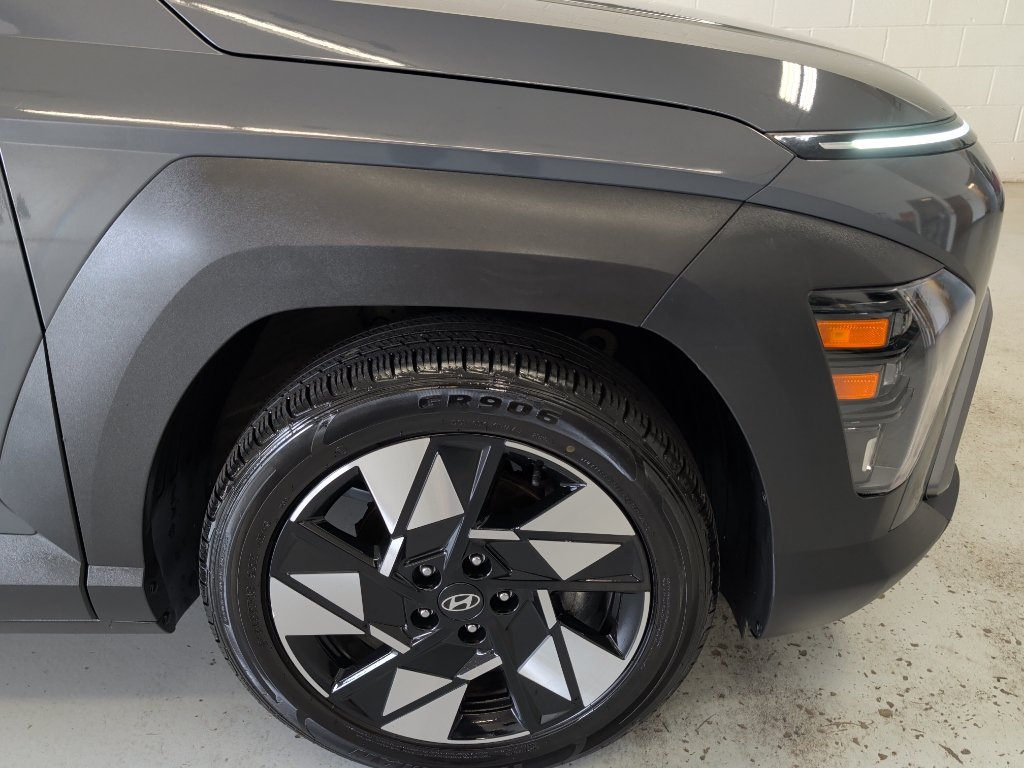 Used 2025 Hyundai Kona SEL FWD image 3