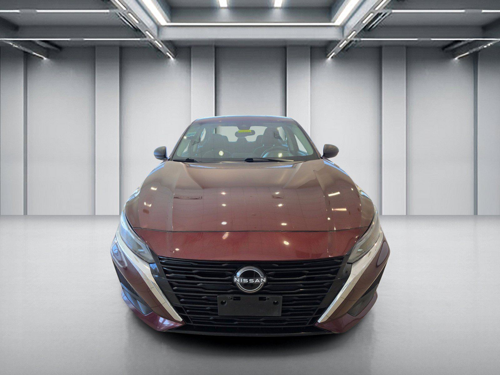 Used 2024 Nissan Altima 2.5 SV FWD image 2