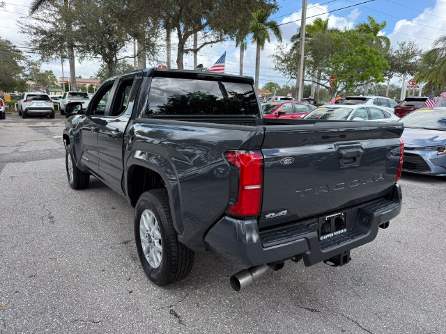 Used 2025 Toyota Tacoma SR5 AWD/4WD image 5