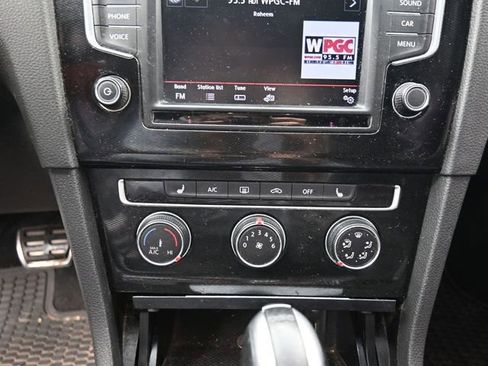 Used 2017 Volkswagen GTI SE image 23