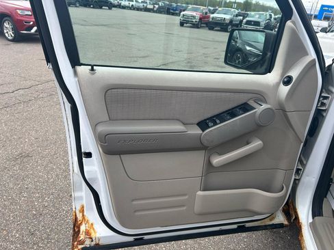 Used 2006 Ford Explorer XLT AWD/4WD image 14