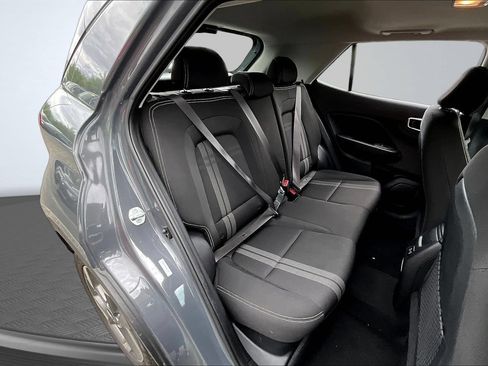 Used 2025 Hyundai Venue SEL FWD image 24
