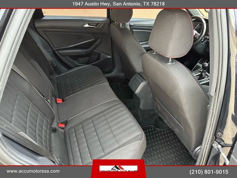 Used 2019 Volkswagen Jetta GLI image 12