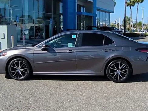 Used 2024 Toyota Camry SE image 5