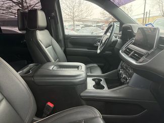 Used 2023 GMC Yukon XL SLT w/ SLT Premium Package video 3