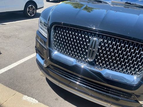 Used 2018 Lincoln Navigator Reserve w/ Technology Package AWD/4WD image 2
