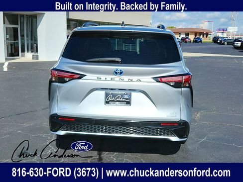Used 2023 Toyota Sienna XSE w/ XSE Plus Package image 7