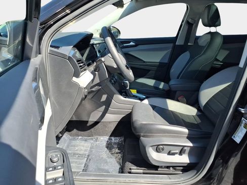 Used 2022 Volkswagen Taos SEL w/ Panoramic Sunroof Package image 8