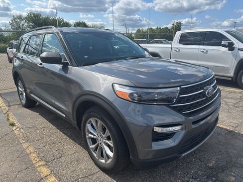 Used 2023 Ford Explorer XLT w/ Equipment Group 202A AWD/4WD image 26