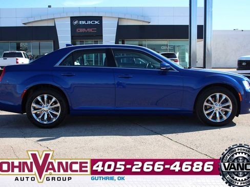 Used 2021 Chrysler 300 Touring L image 11