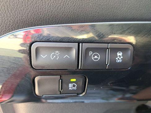 Certified 2021 Toyota Prius XLE w/ Premium Convenience Package image 30