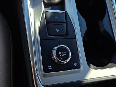 Certified 2023 Ford Explorer Limited w/ Limited Technology Package image 27