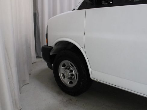 Used 2022 Chevrolet Express 2500 w/ Driver Convenience Package RWD image 27
