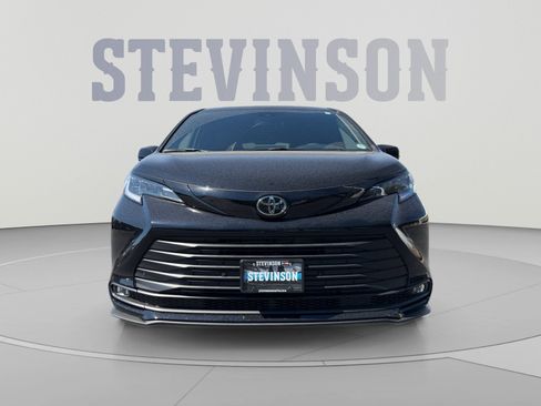 New 2026 Toyota Sienna XLE Woodland Edition AWD/4WD image 8