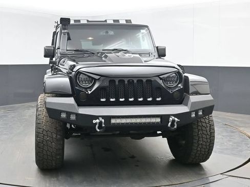 Used 2016 Jeep Wrangler Unlimited Sahara w/ Max Tow Package AWD/4WD image 3