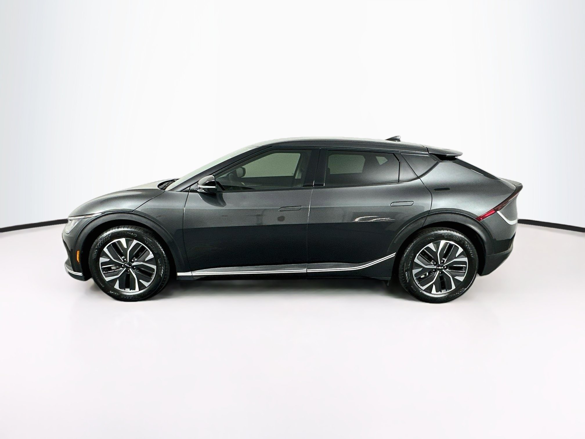Used 2024 Kia EV6 Light RWD image 4