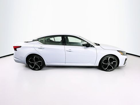 Used 2024 Nissan Altima 2.5 SR image 10