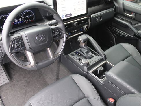 Used 2025 Toyota 4Runner Limited image 24
