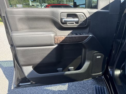 Used 2023 GMC Sierra 2500 Denali w/ Denali Black Diamond Edition image 16