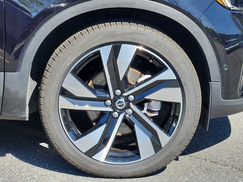 Certified 2023 Volvo XC40 B5 Plus w/ Protection Package Premier AWD/4WD image 8