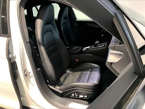 Used 2020 Porsche Panamera image 22