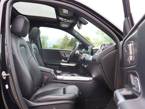 Used 2020 Mercedes-Benz GLB 250 w/ Premium Package image 20