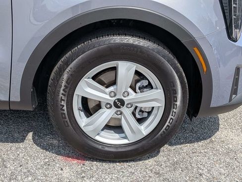 Used 2025 Kia Sorento LX FWD image 13