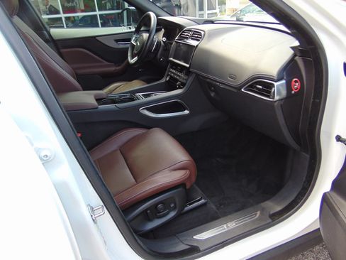 Used 2017 Jaguar F-PACE S AWD/4WD image 5