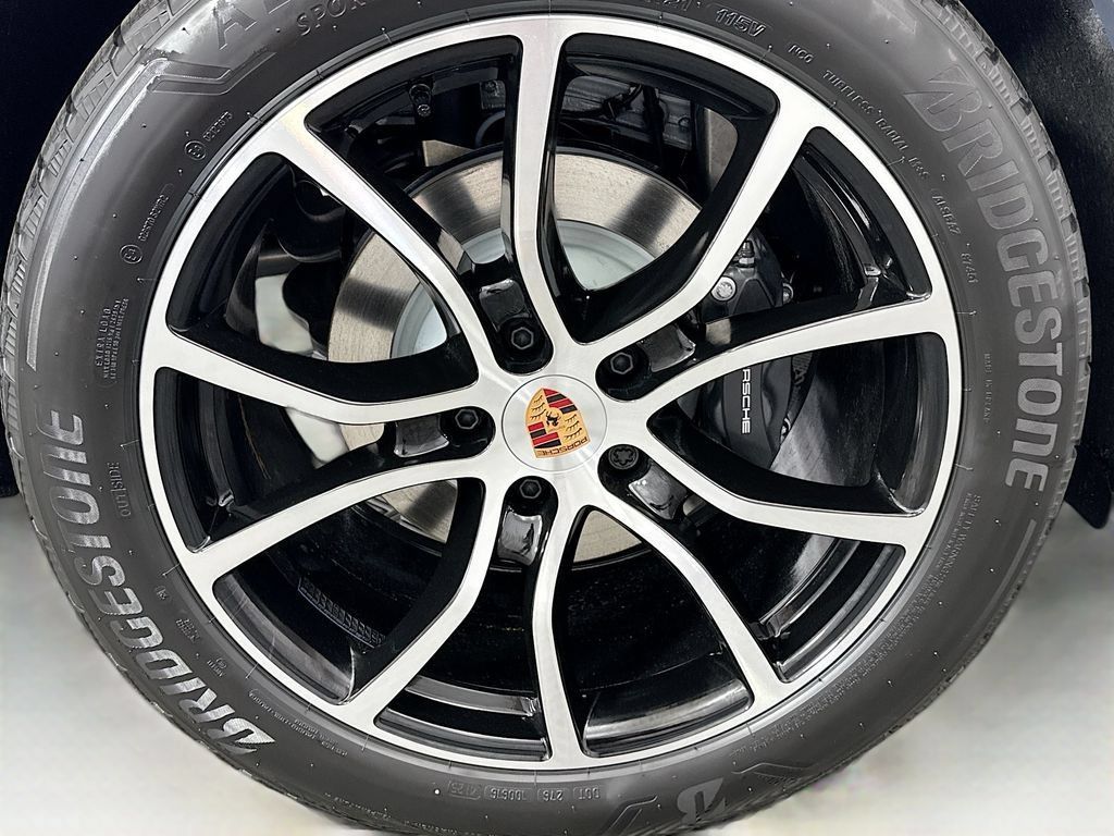 Used 2026 Porsche Cayenne AWD/4WD image 34