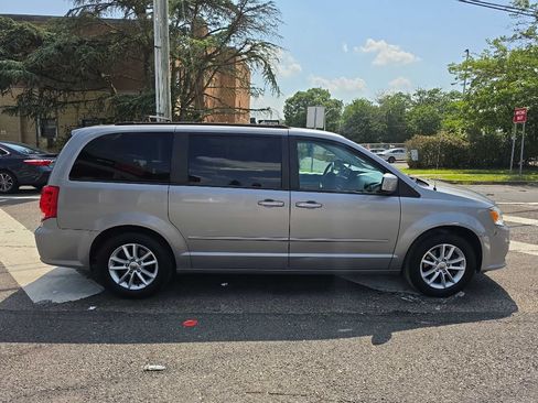 Used 2016 Dodge Grand Caravan SXT FWD image 5