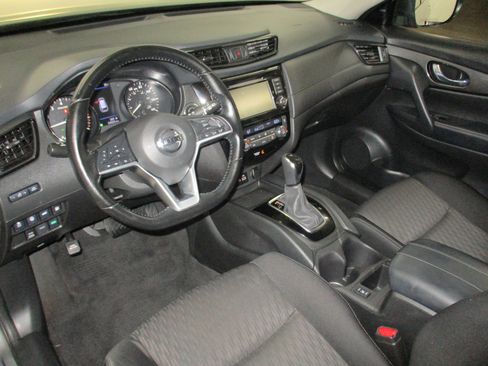 Used 2020 Nissan Rogue SV image 16