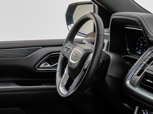 Used 2022 GMC Yukon XL SLT w/ SLT Premium Package image 16