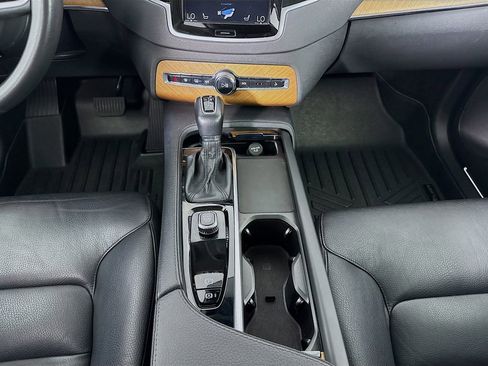 Used 2022 Volvo XC90 T6 Momentum w/ Advanced Package image 33