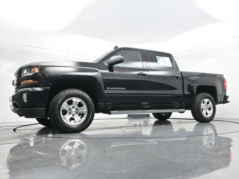 Used 2018 Chevrolet Silverado 1500 LT w/ All Star Edition image 38