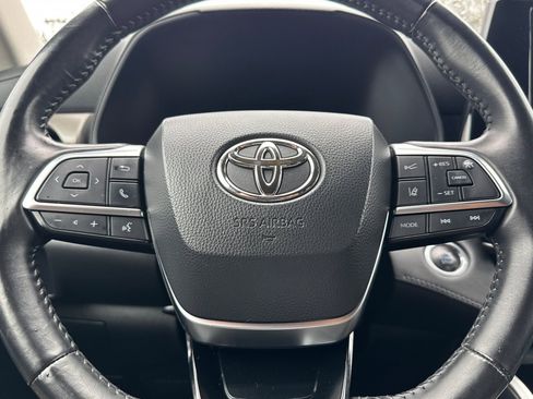 Used 2020 Toyota Highlander LE image 26