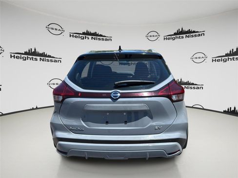 Used 2021 Nissan Kicks SV FWD image 4