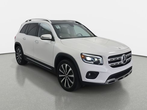 Used 2022 Mercedes-Benz GLB 250 w/ Premium Package Lite image 3