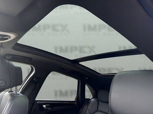 Used 2023 Porsche Macan AWD/4WD image 15
