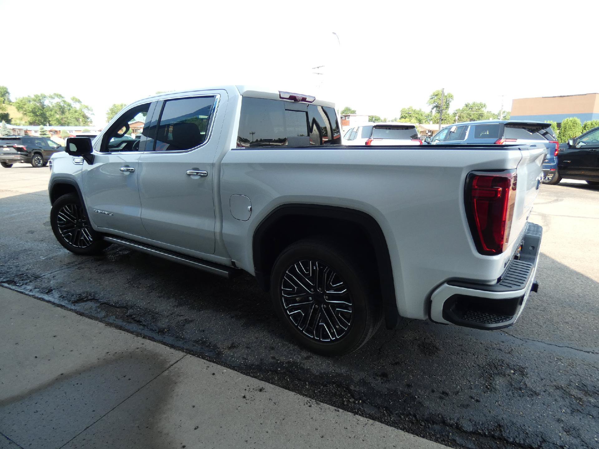 Certified 2023 GMC Sierra 1500 Denali w/ Denali Reserve Package AWD/4WD image 11