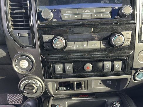 Used 2024 Nissan Titan PRO-4X w/ Pro-4x Convenience Package image 17